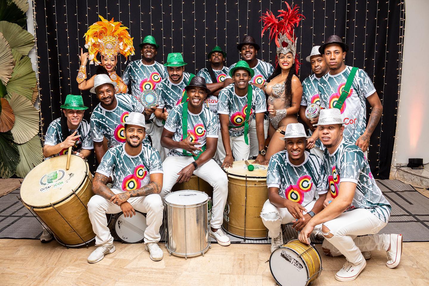 Formação completa da escola de samba do Grupo Oitava Cor